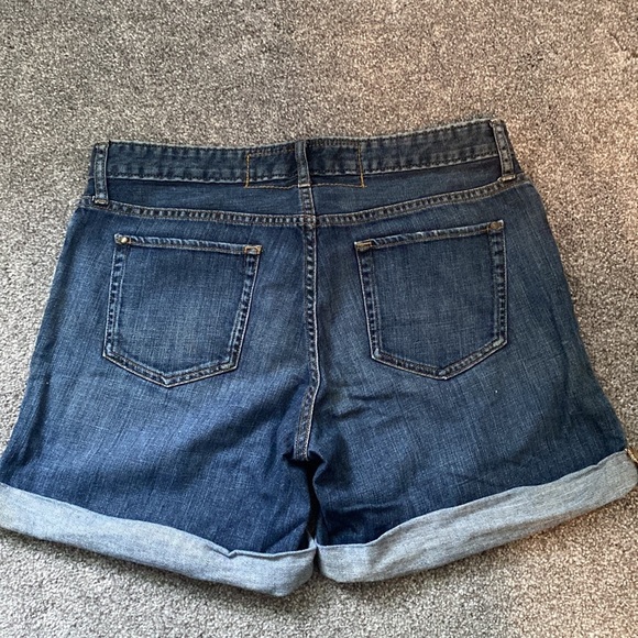 Eddie Bauer Women’s Distressed Boyfriend Shorts Button-fly Cuffed 5” inseam sz 8 - Picture 7 of 10